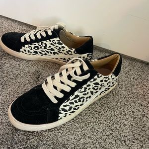 Black leopard sneakers